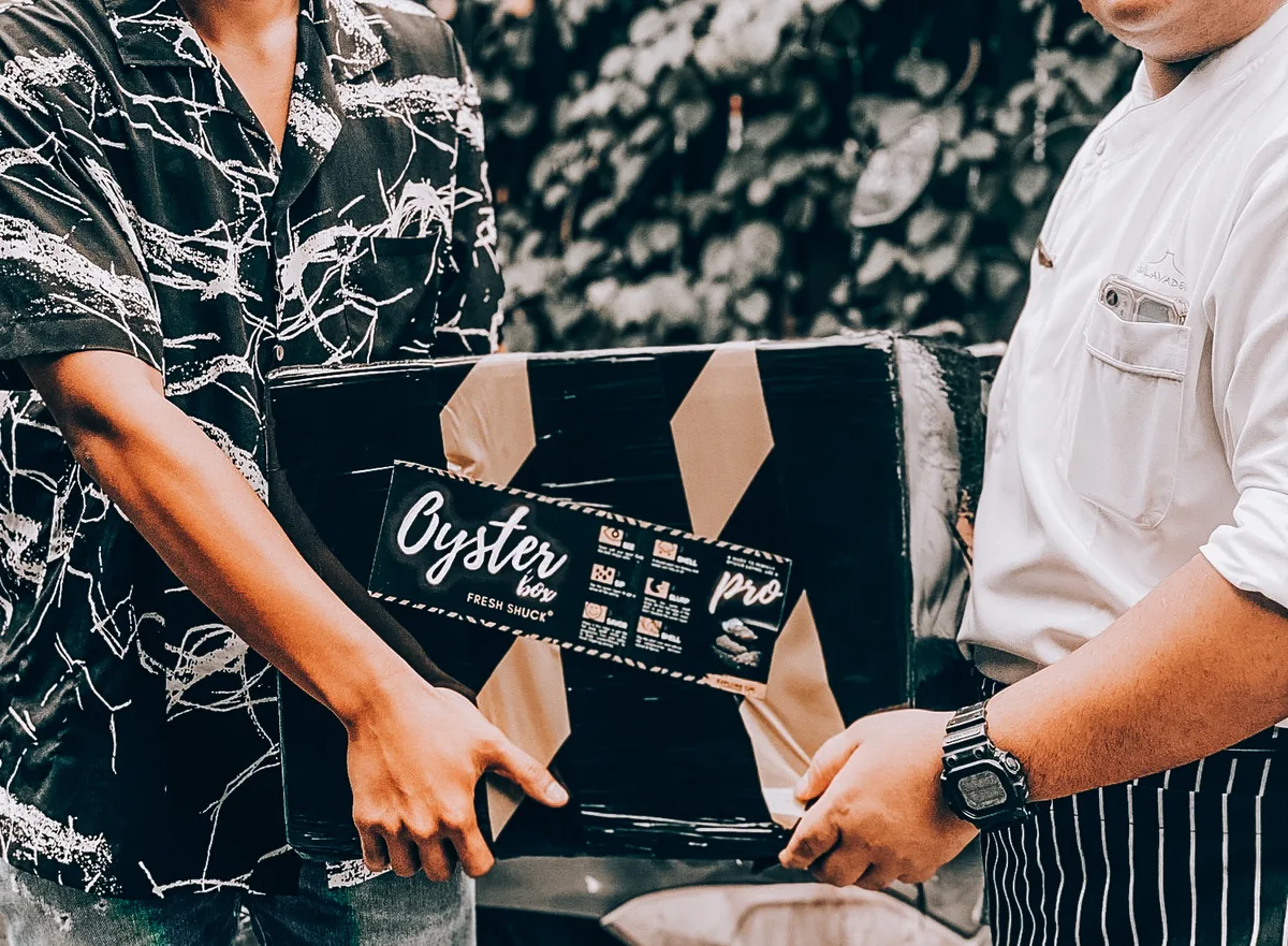 The Oyster Bar X delivery — fresh oyster box